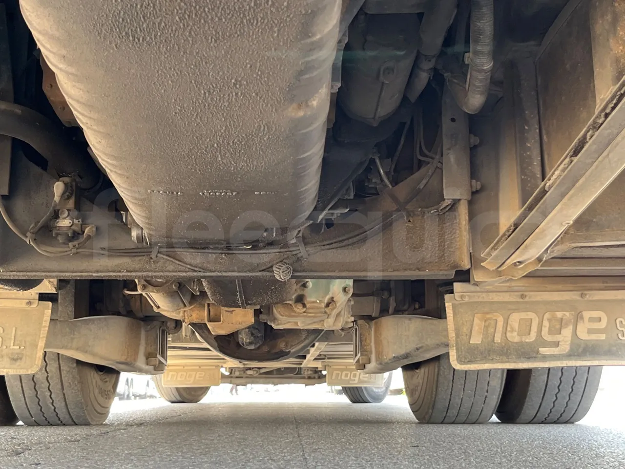 Scania Touring HD K114B4X2/ Euro 3 - 280 Kw - 12,850 Mt - bellows turntable (18m)