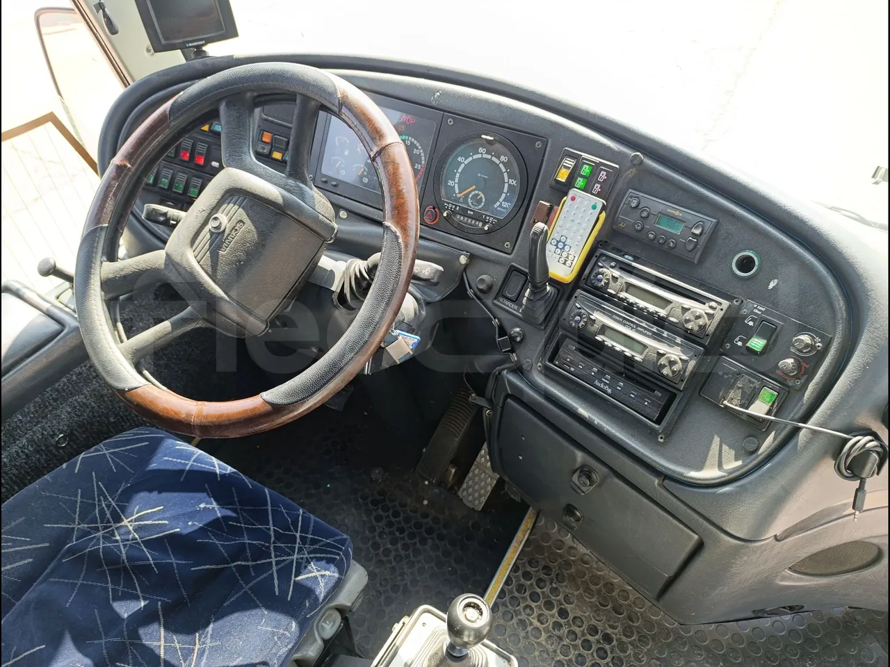 Scania Touring HD K114B4X2/ Euro 3 - 280 Kw - 12,850 Mt - buttons panels on (mandatory for bus to scrap)