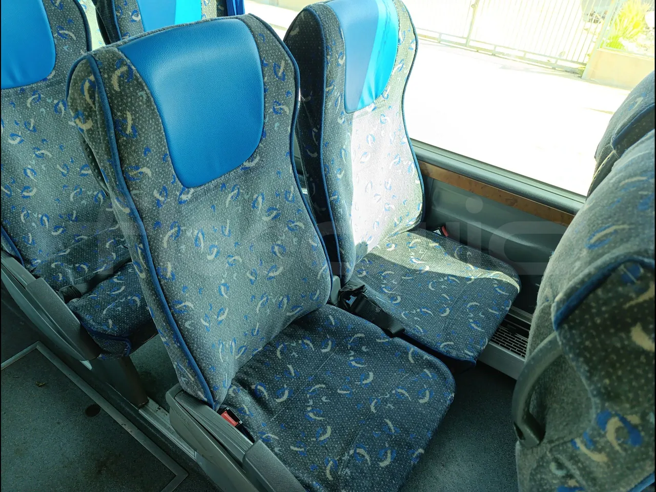 Scania Touring HD K114B4X2/ Euro 3 - 280 Kw - 12,850 Mt - single seat detail