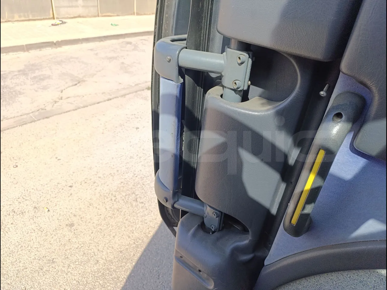 Scania Touring HD K114B4X2/ Euro 3 - 280 Kw - 12,850 Mt - door mechanism photo