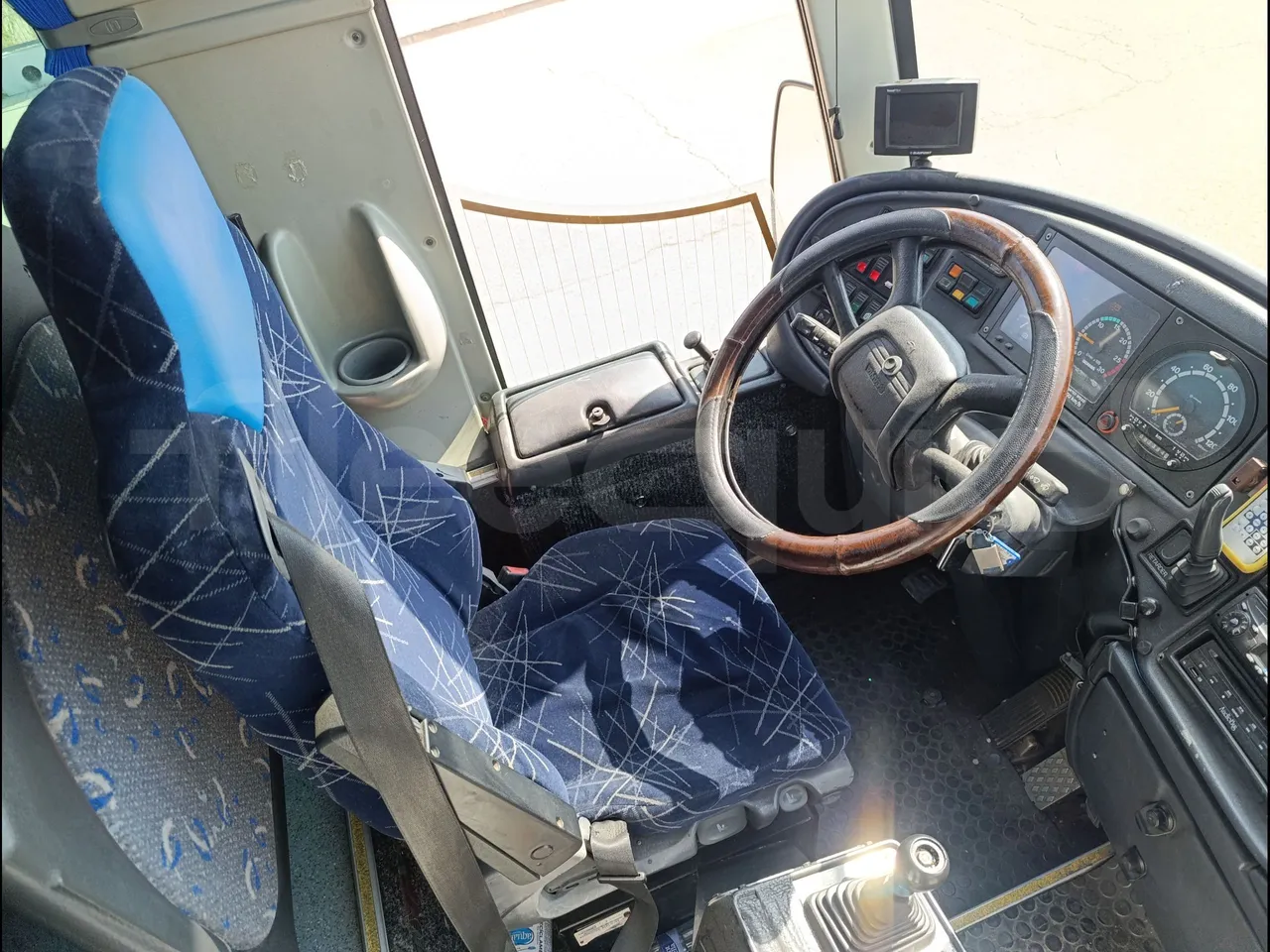 Scania Touring HD K114B4X2/ Euro 3 - 280 Kw - 12,850 Mt - driver's seat photo (mandatory for bus to scrap)
