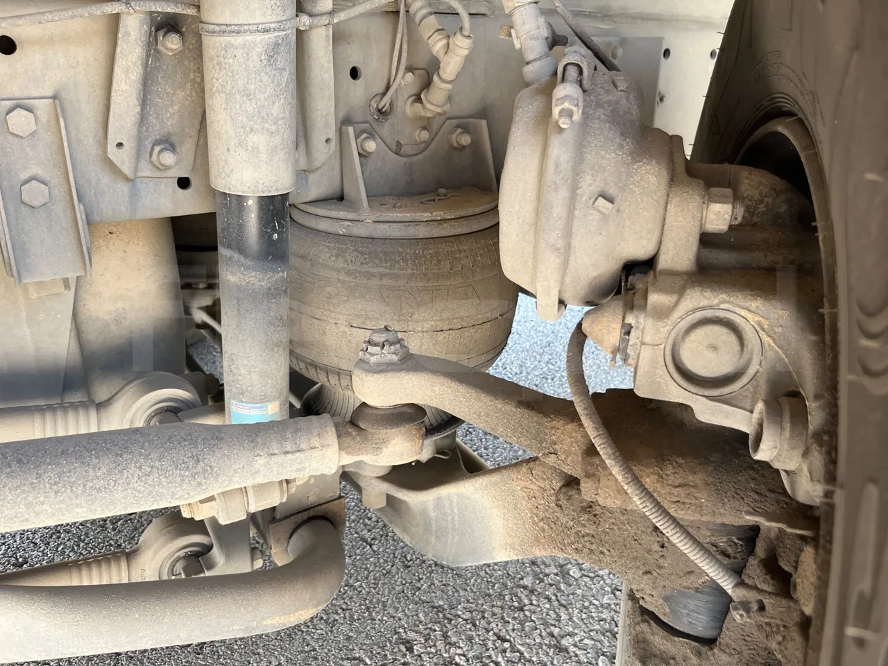 Scania Touring HD K114B4X2/ Euro 3 - 280 Kw - 12,850 Mt - front air springs right