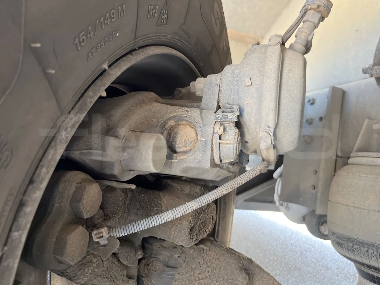 Scania Touring HD K114B4X2/ Euro 3 - 280 Kw - 12,850 Mt - front brake calipers left