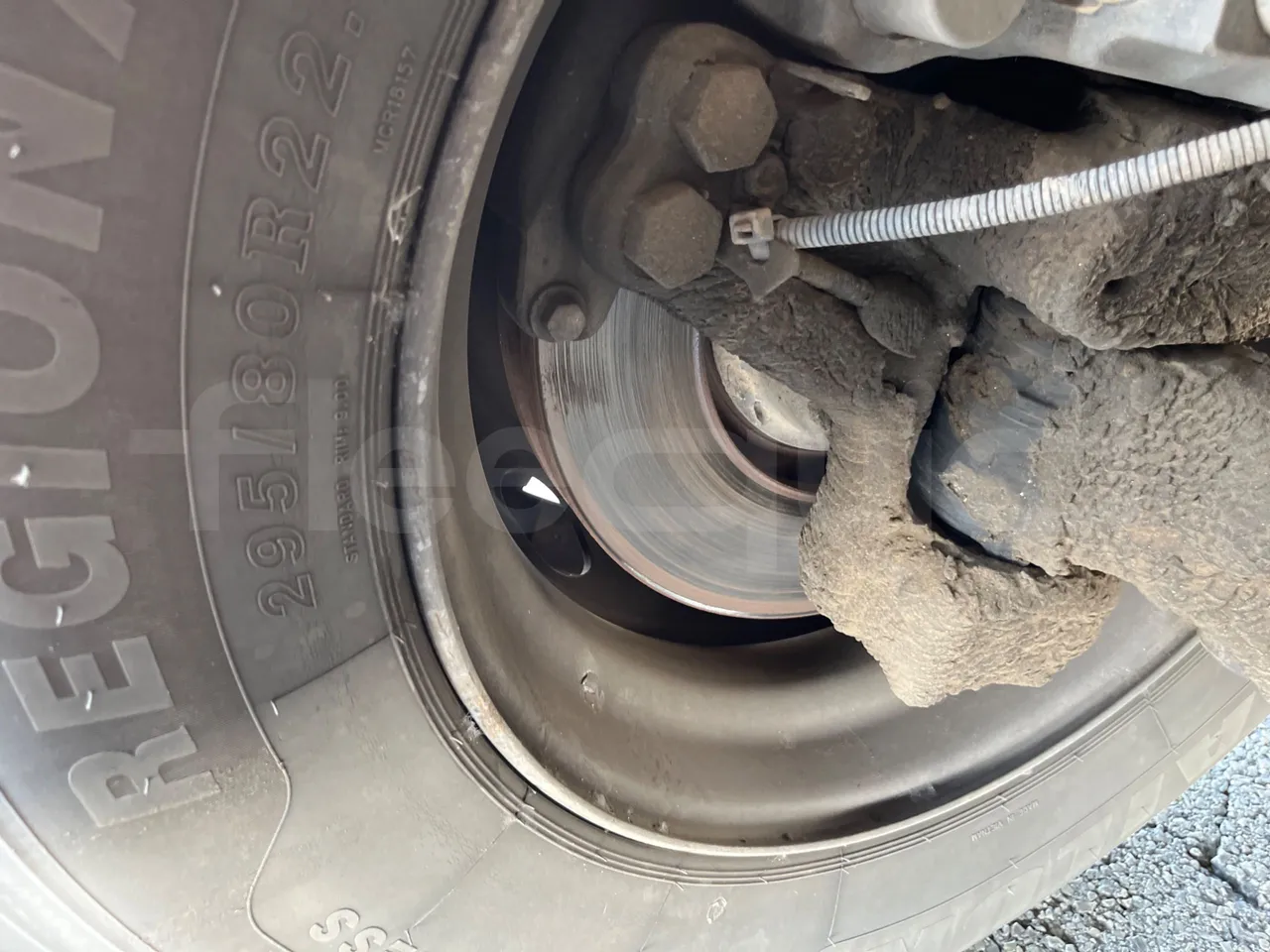 Scania Touring HD K114B4X2/ Euro 3 - 280 Kw - 12,850 Mt - front discs left