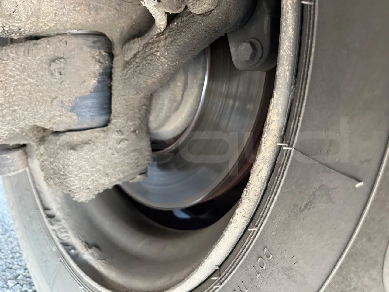 Scania Touring HD K114B4X2/ Euro 3 - 280 Kw - 12,850 Mt - front discs right