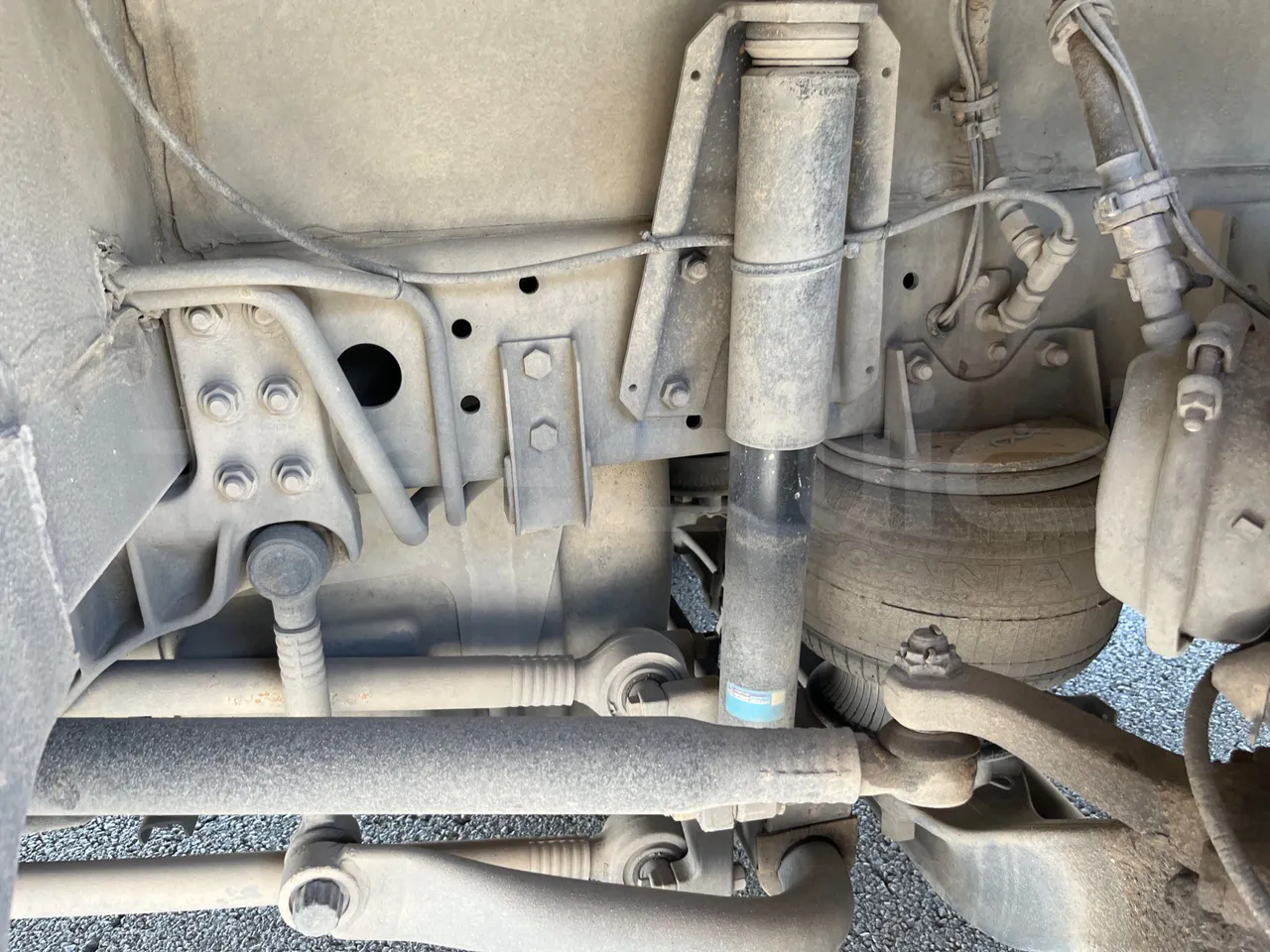 Scania Touring HD K114B4X2/ Euro 3 - 280 Kw - 12,850 Mt - front shock absorbers right
