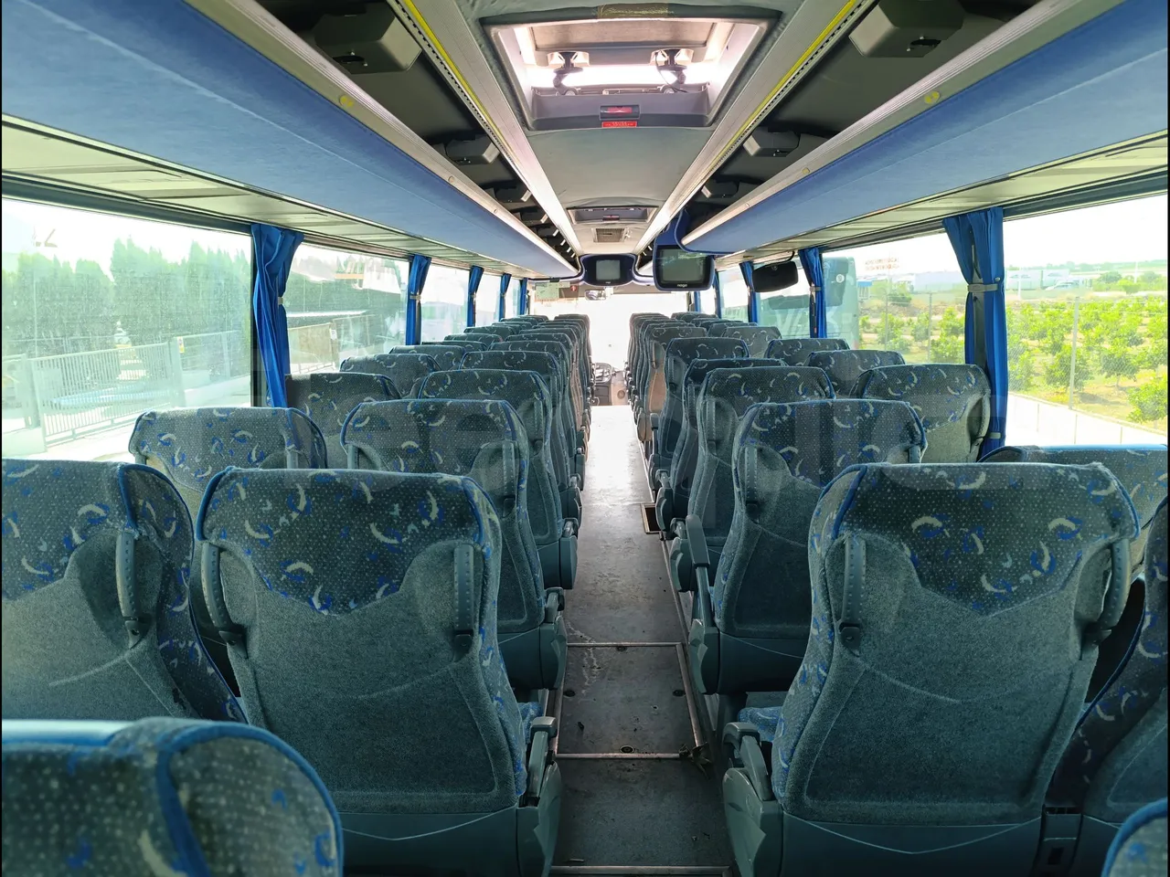 Scania Touring HD K114B4X2/ Euro 3 - 280 Kw - 12,850 Mt - forward view all seats last row height