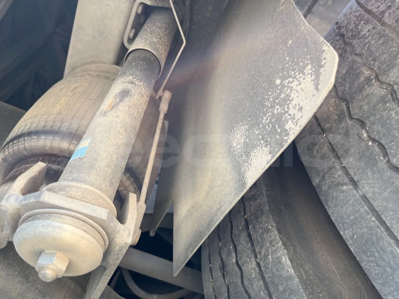 Scania Touring HD K114B4X2/ Euro 3 - 280 Kw - 12,850 Mt - axle 2 shock absorbers 1 left