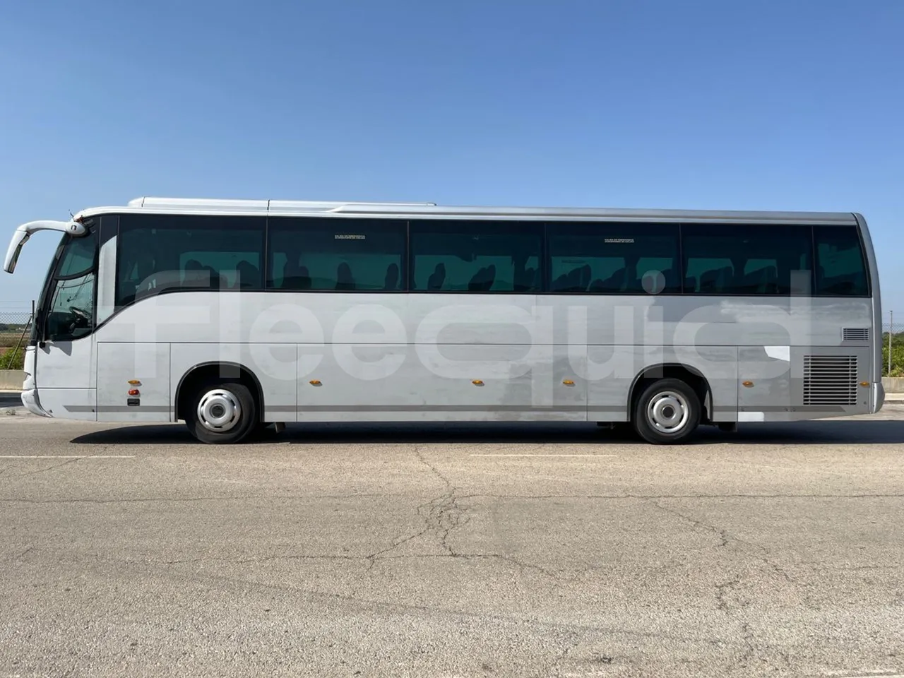 Scania Touring HD K114B4X2/ Euro 3 - 280 Kw - 12,850 Mt - left side photo