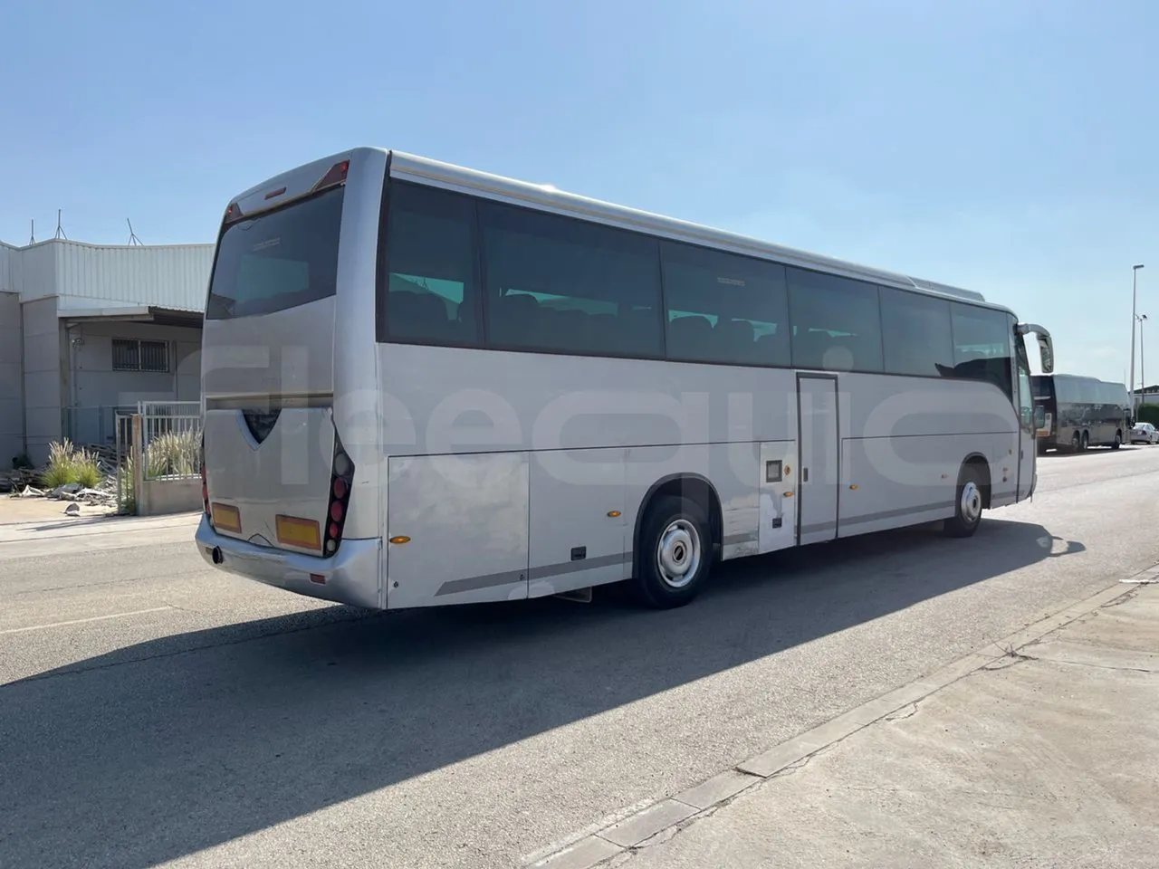 Scania Touring HD K114B4X2/ Euro 3 - 280 Kw - 12,850 Mt - right side doors closed