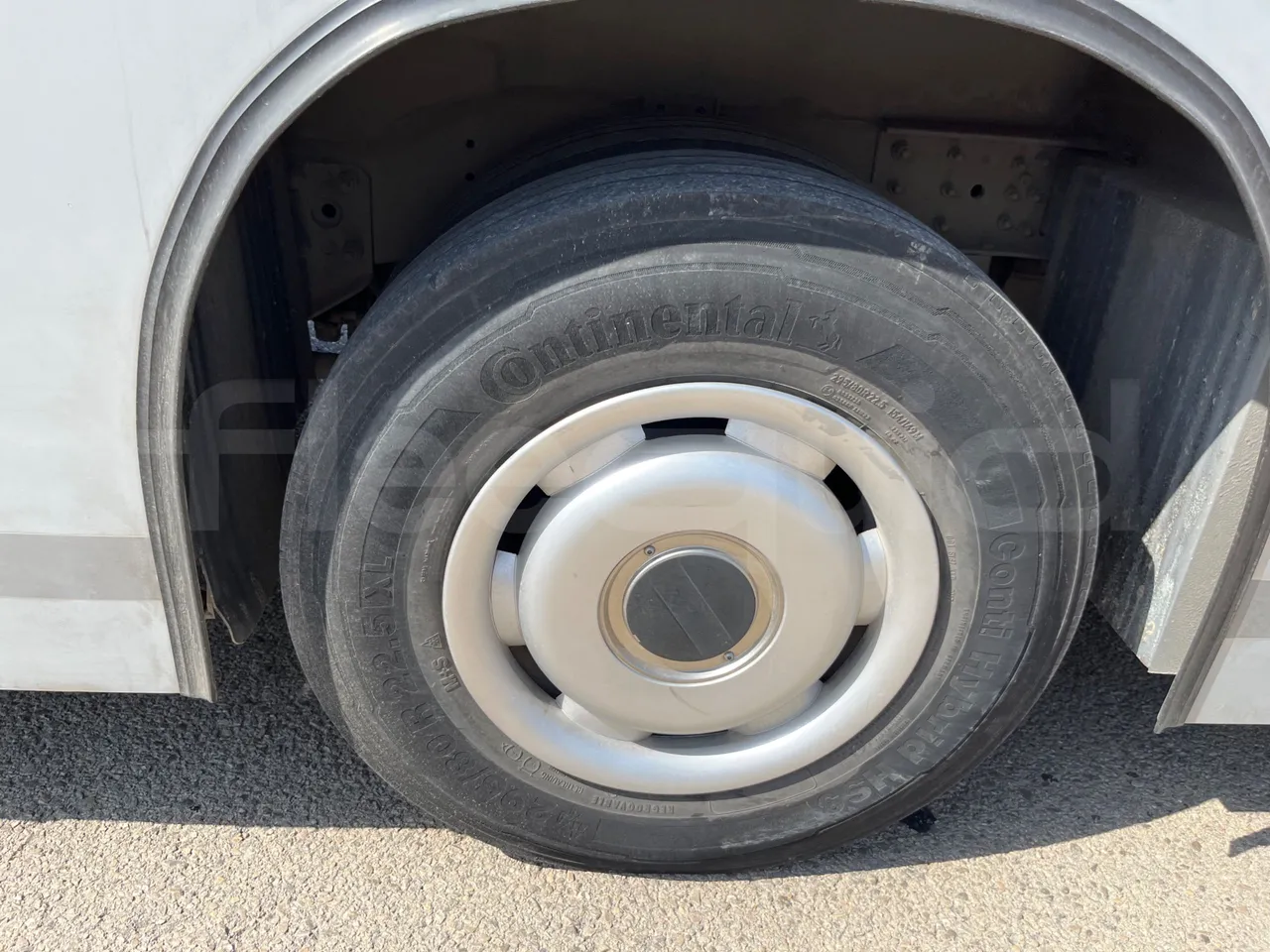 Scania Touring HD K114B4X2/ Euro 3 - 280 Kw - 12,850 Mt - rear left tire photo