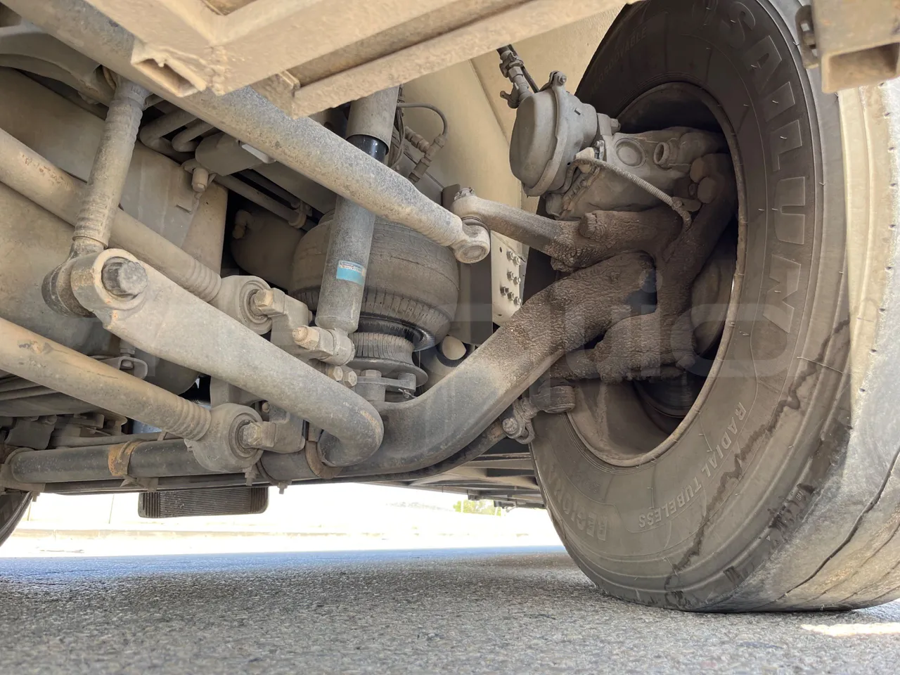 Scania Touring HD K114B4X2/ Euro 3 - 280 Kw - 12,850 Mt - front axle right side