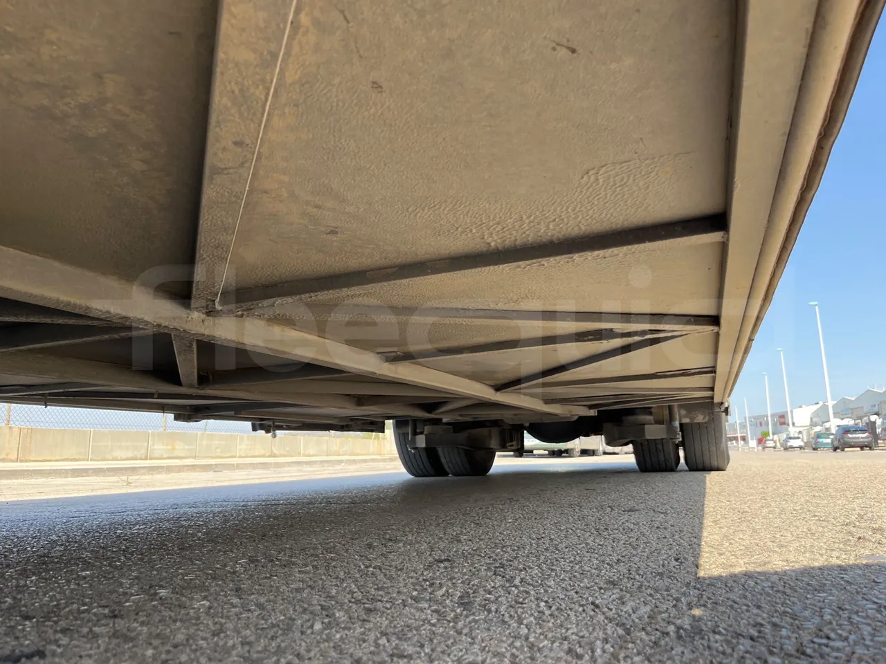 Scania Touring HD K114B4X2/ Euro 3 - 280 Kw - 12,850 Mt - central undercarriage photo