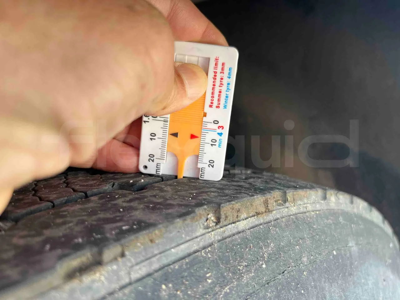 Mercedes-Benz Integro - Second Axle Left Side: Tyre Thickness