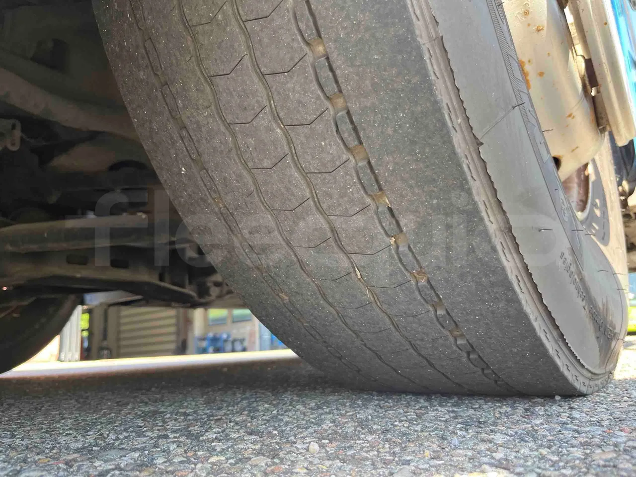 Mercedes-Benz Integro - Third Axle Left Side: Tyre Thickness