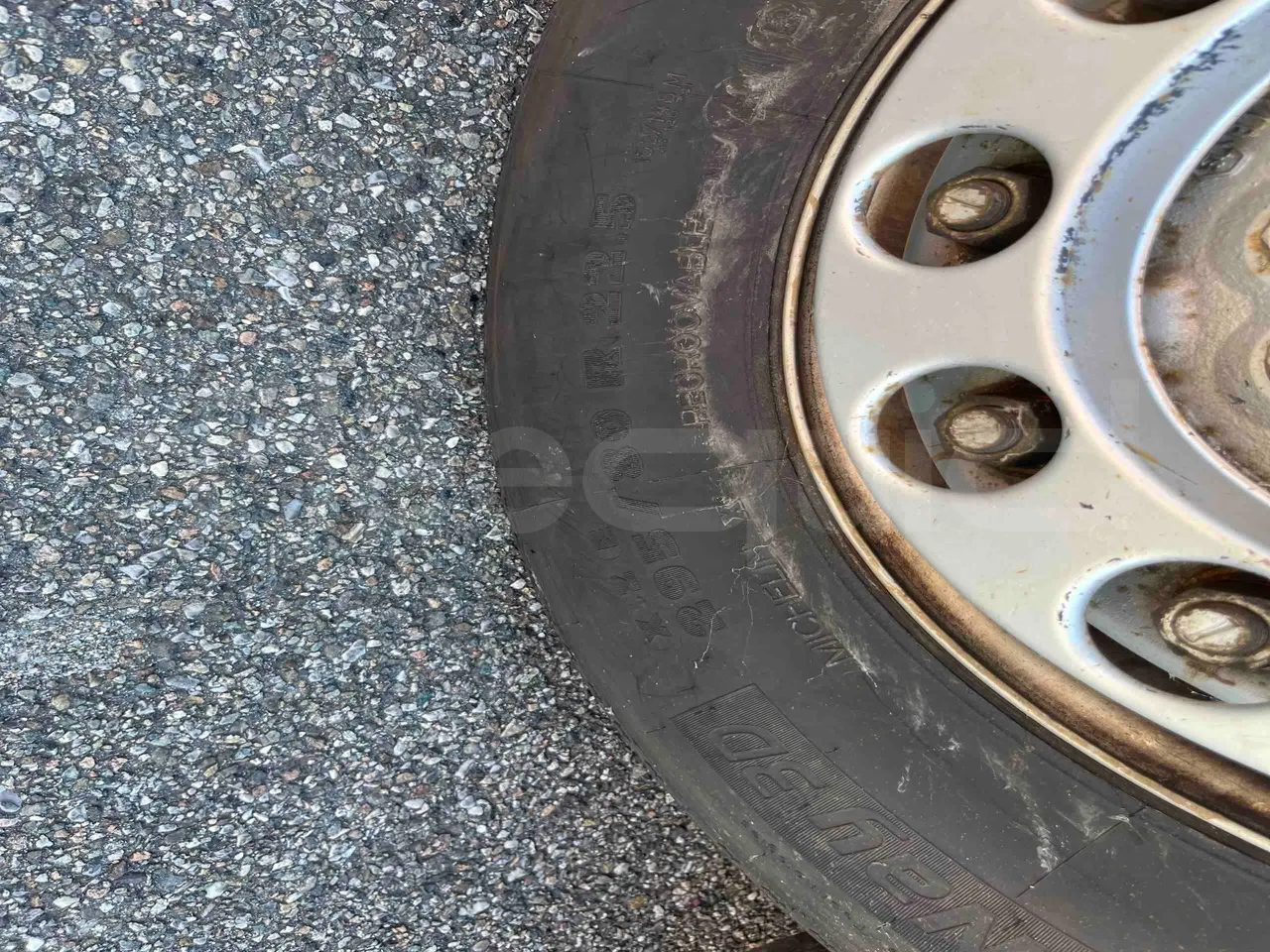 Mercedes-Benz Integro - First Axle Left Side: Tyre Size