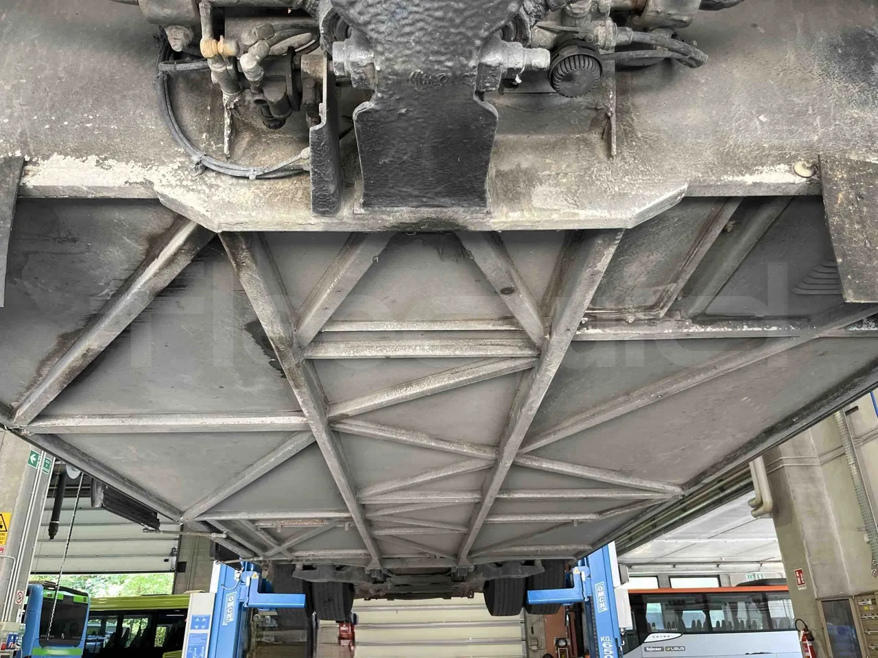Mercedes-Benz Integro - Central Undercarriage
