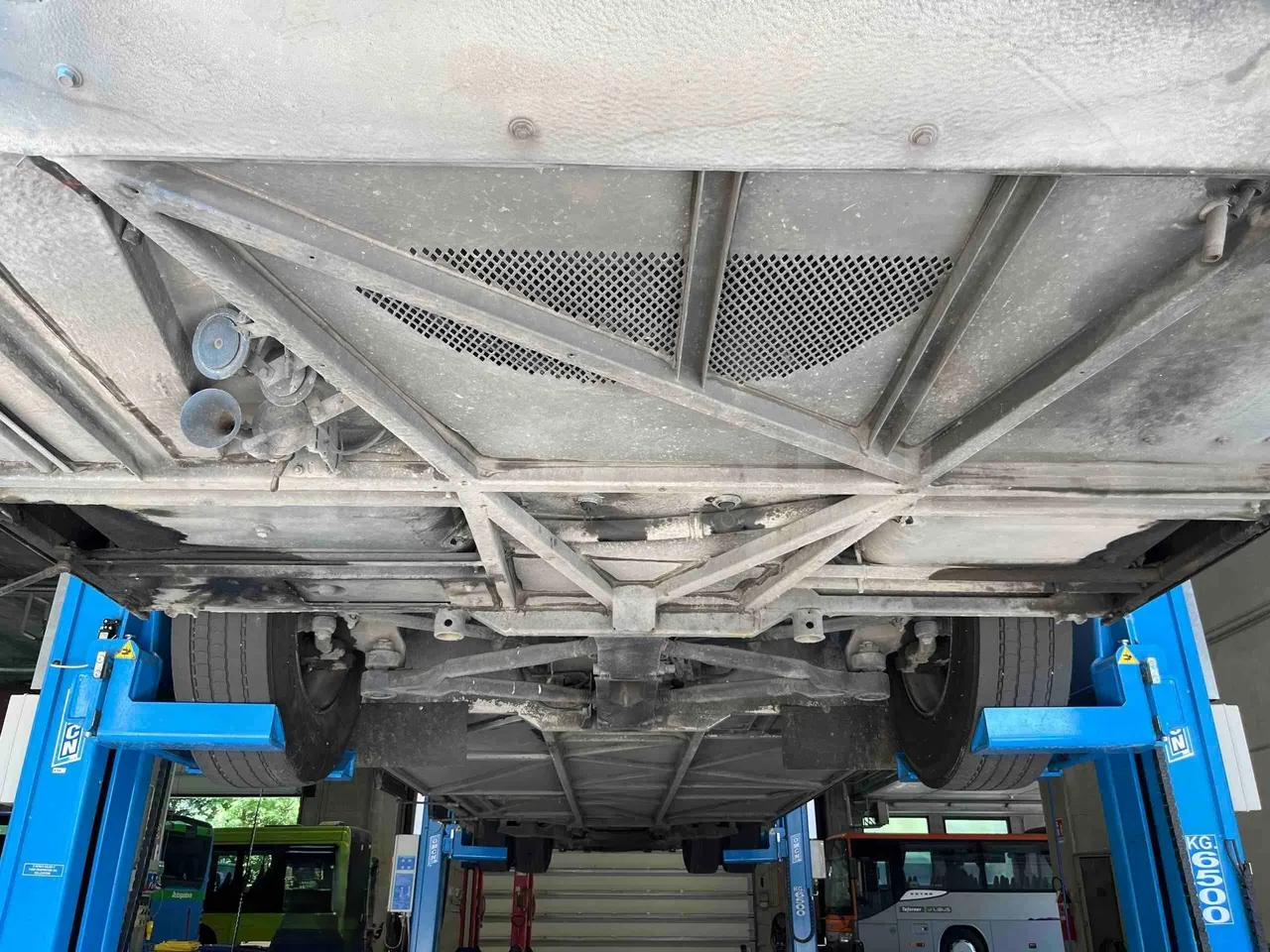 Mercedes-Benz Integro - Front Undercarriage
