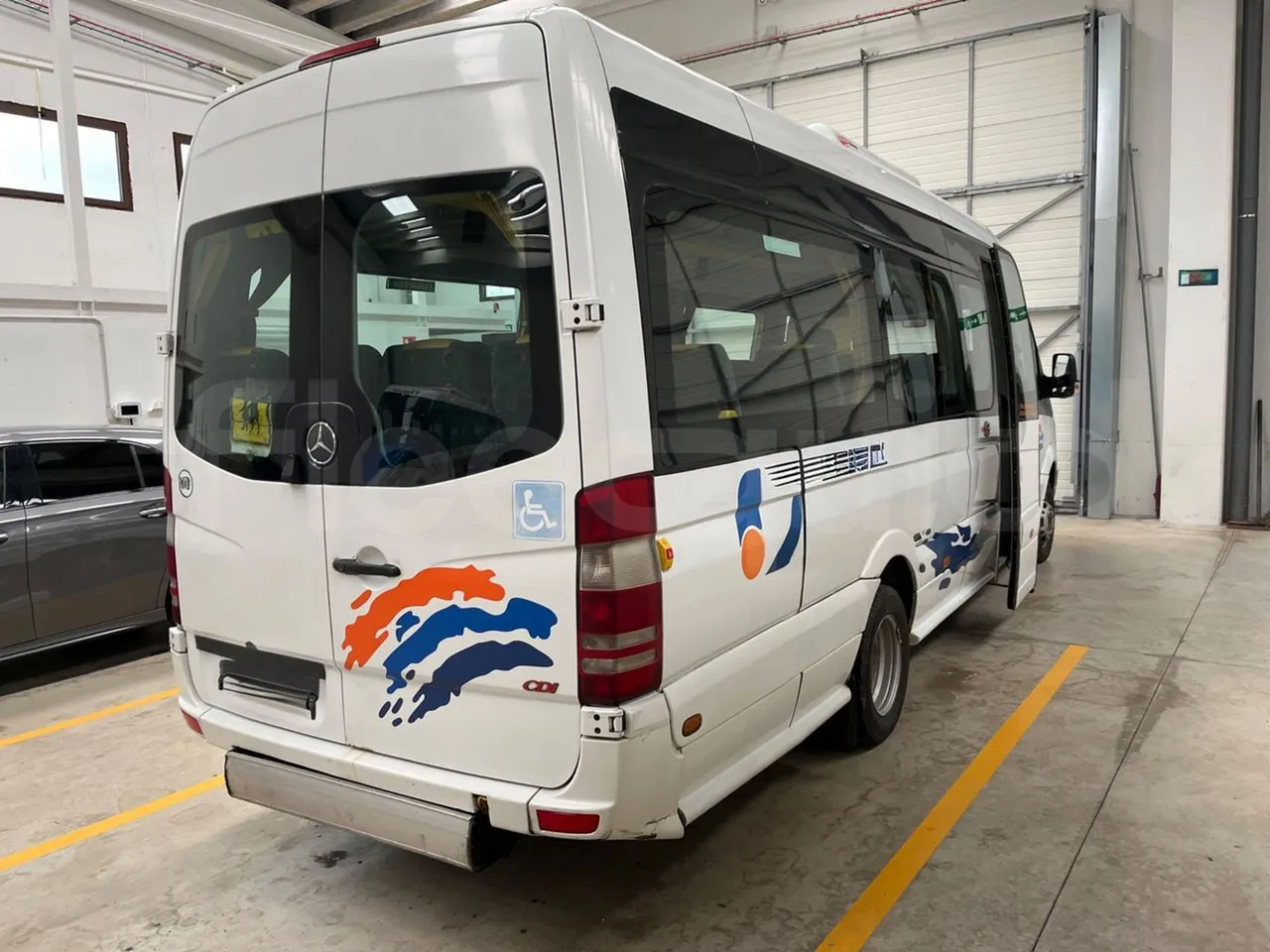 Mercedes-Benz Sprinter 516CDI - EUR5 - 120kW - 7.530m - 3/4 right rear doors open