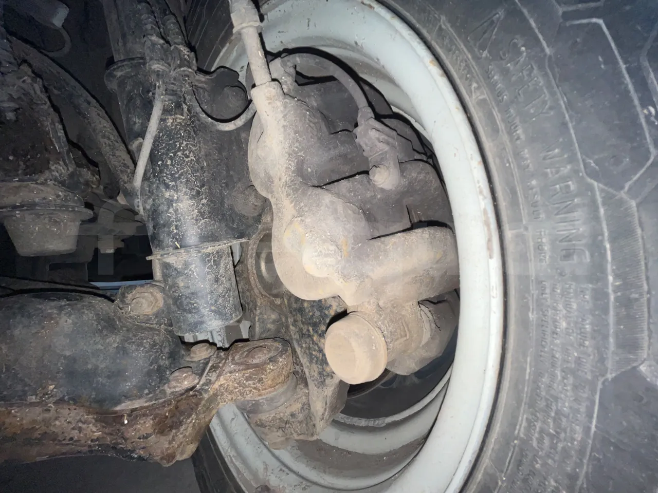 Mercedes-Benz Sprinter 516CDI - EUR5 - 120kW - 7.530m - front brake calipers left