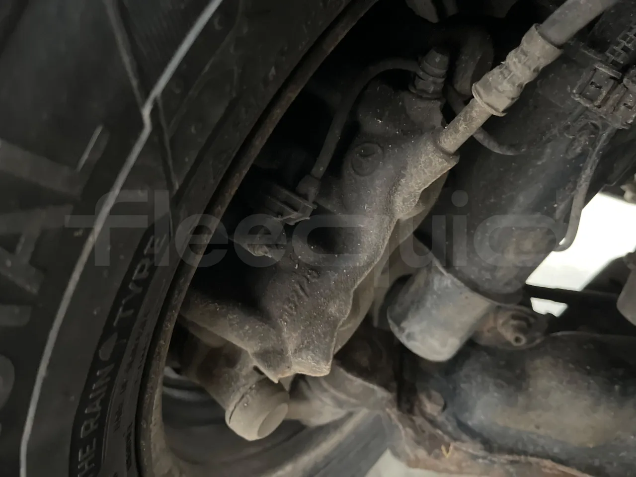 Mercedes-Benz Sprinter 516CDI - EUR5 - 120kW - 7.530m - front brake calipers right