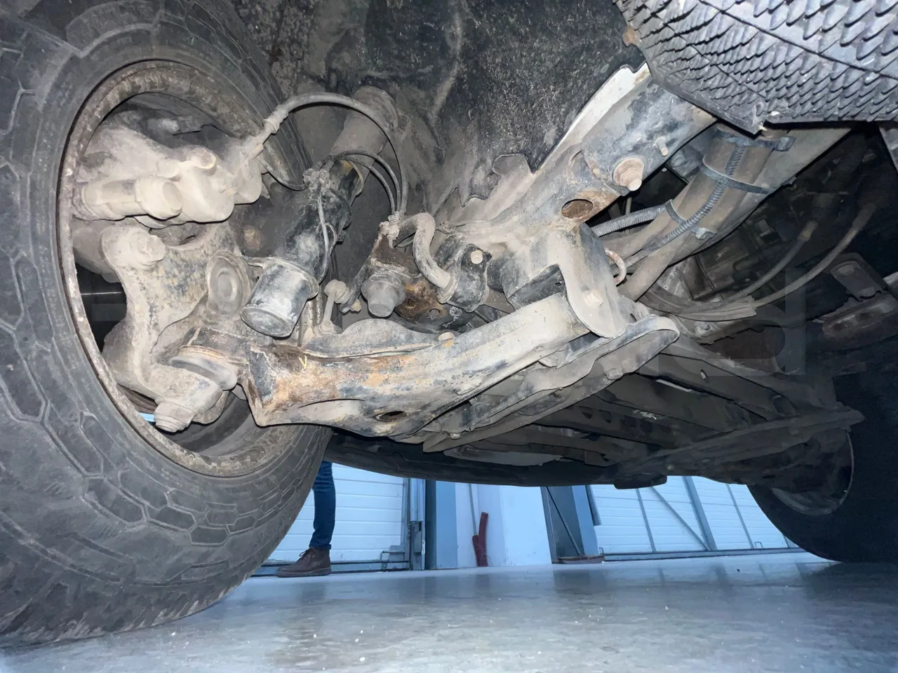 Mercedes-Benz Sprinter 516CDI - EUR5 - 120kW - 7.530m - front shock absorbers right