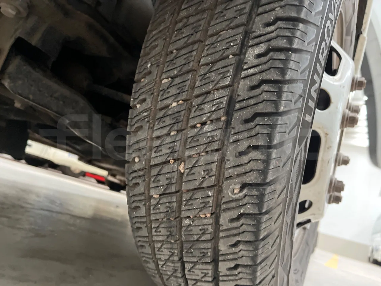 Mercedes-Benz Sprinter 516CDI - EUR5 - 120kW - 7.530m - tread condition front tires right