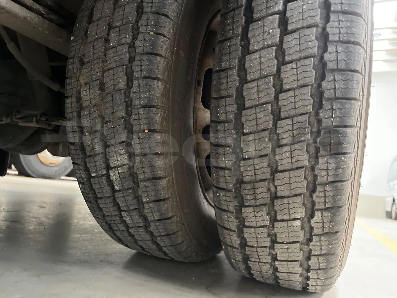 Mercedes-Benz Sprinter 516CDI - EUR5 - 120kW - 7.530m - tread condition second axle tires left