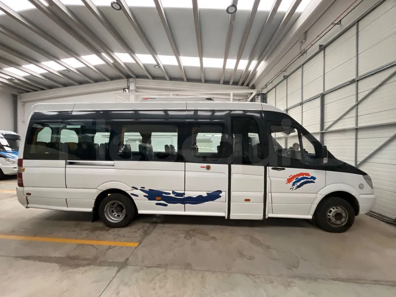 Mercedes-Benz Sprinter 516CDI - EUR5 - 120kW - 7.530m - right side doors closed