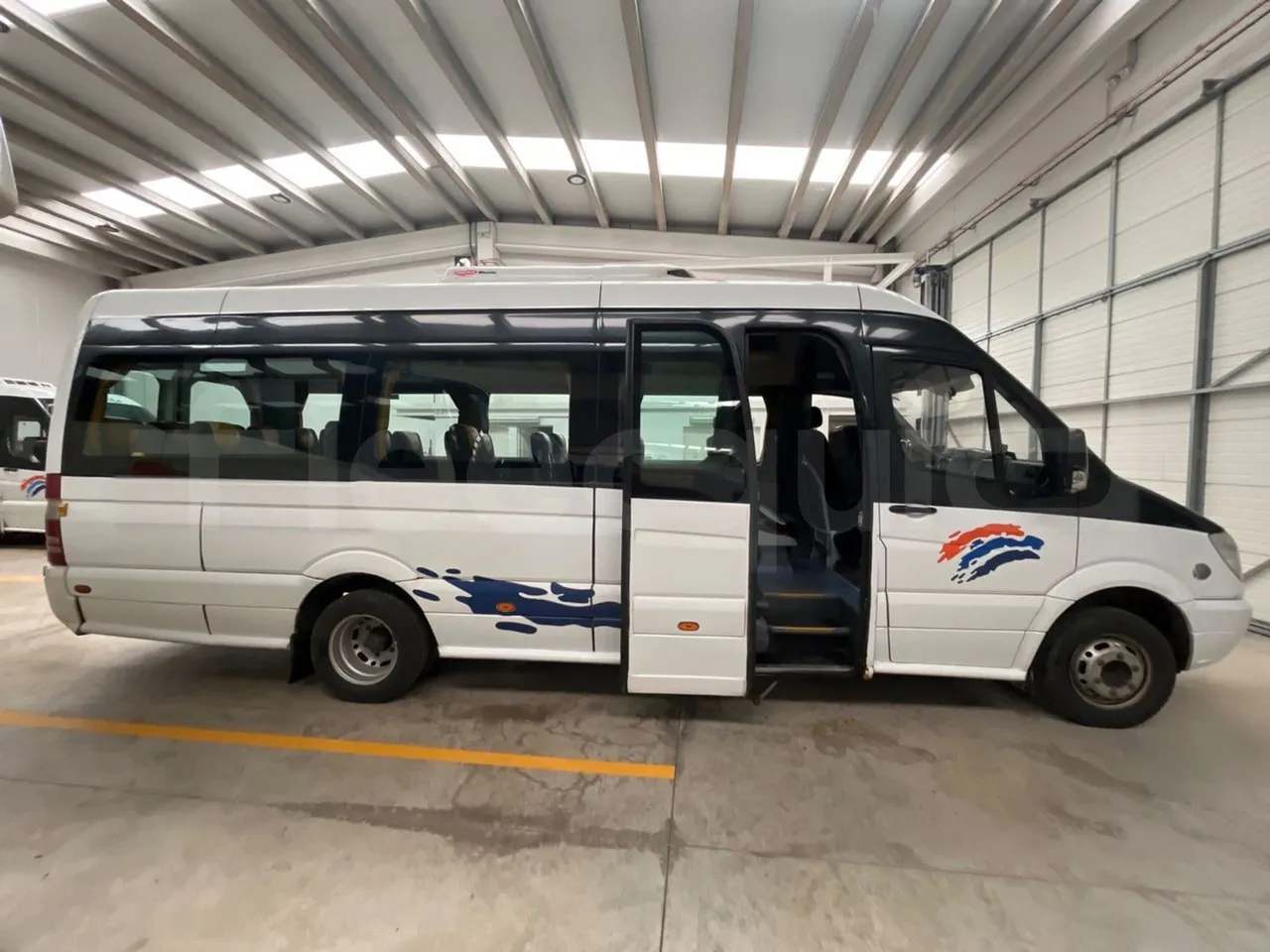 Mercedes-Benz Sprinter 516CDI - EUR5 - 120kW - 7.530m - right side doors open