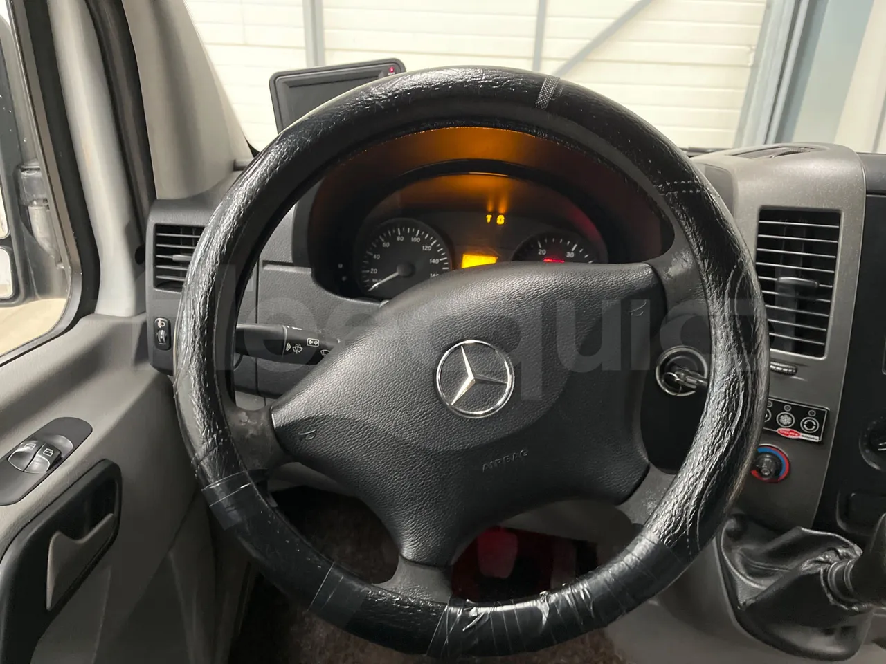 Mercedes-Benz Sprinter 516CDI - EUR5 - 120kW - 7.530m - steering wheel photo