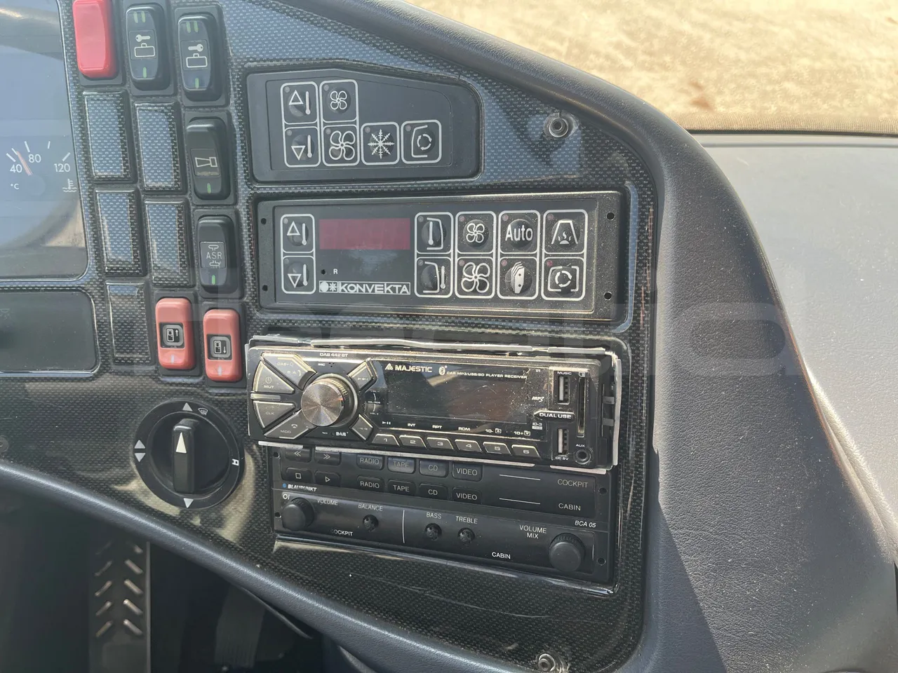 Mercedes-Benz 0 350 P55E3 -EUR3-310kW -11.98m - radio accessories photo