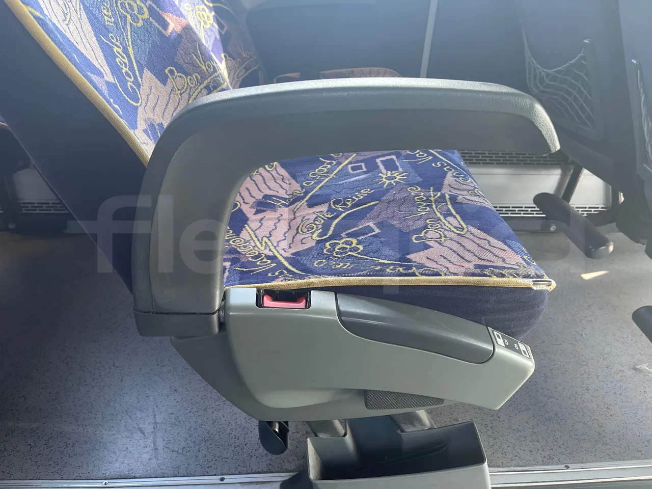 Mercedes-Benz 0 350 P55E3 -EUR3-310kW -11.98m - armrest detail photo