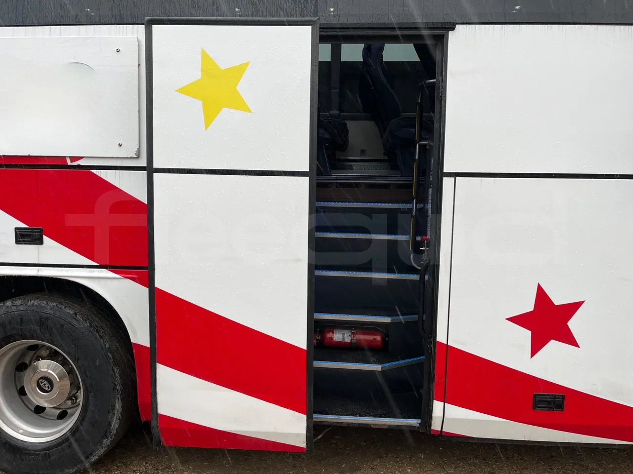 Volvo Beulas Glory B3RJ3C60C - Euro 6 - 345 kW - 14.600 mt - front door 2 open