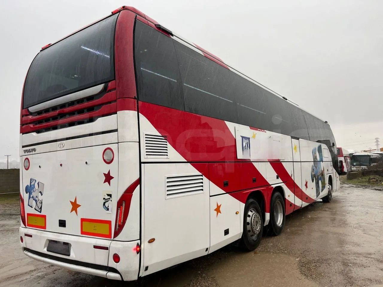 Volvo Beulas Glory B3RJ3C60C - Euro 6 - 345 kW - 14.600 mt - 3/4 right rear doors closed