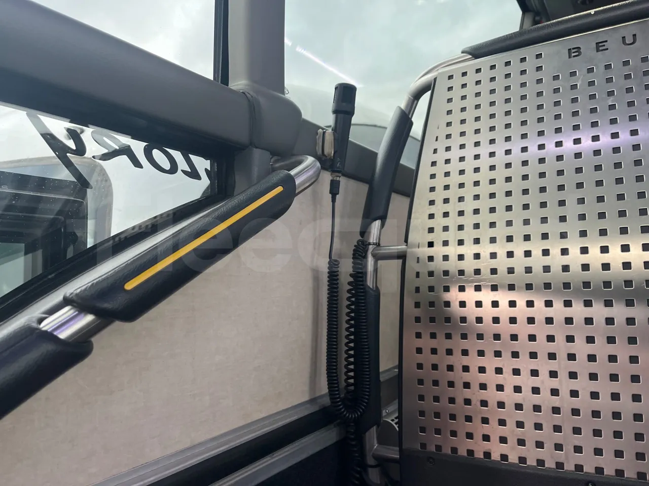 Volvo Beulas Glory B3RJ3C60C - Euro 6 - 345 kW - 14.600 mt - hostes microphone accessories photo