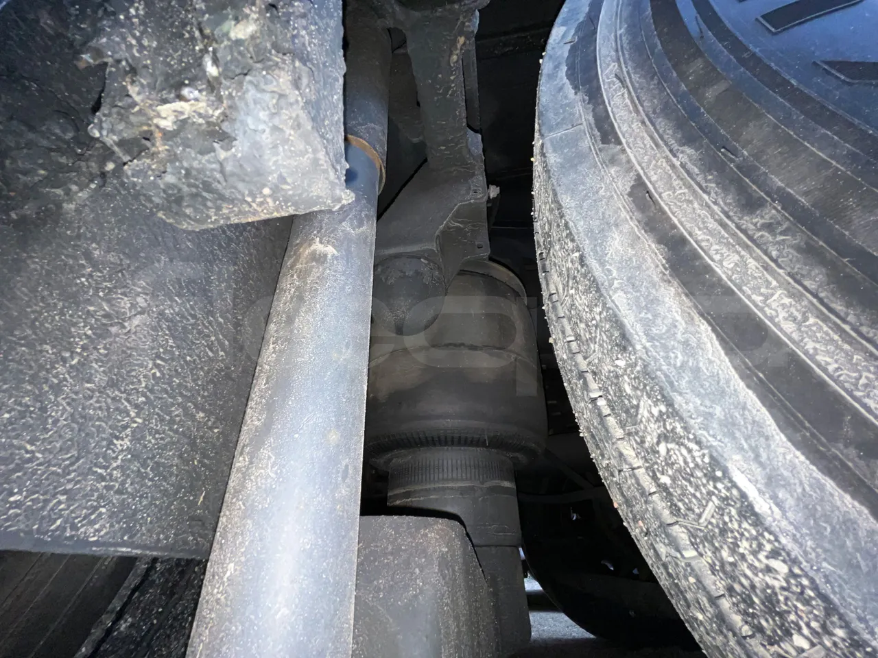 Volvo Beulas Glory B3RJ3C60C - Euro 6 - 345 kW - 14.600 mt - axel 2 air springs 1 left