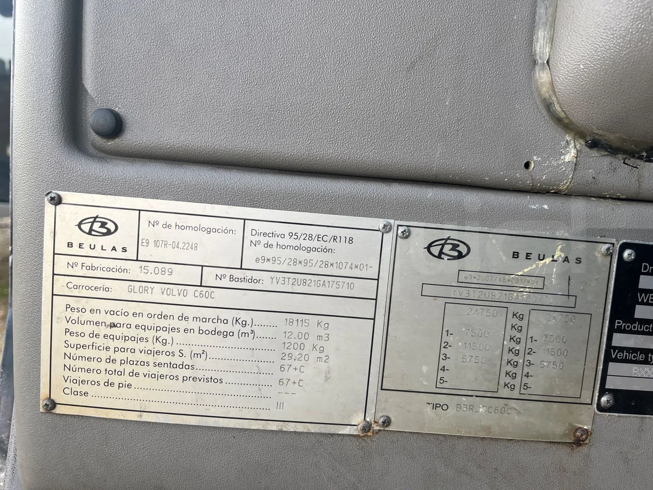 Volvo Beulas Glory B3RJ3C60C - Euro 6 - 345 kW - 14.600 mt - onboard devices 3