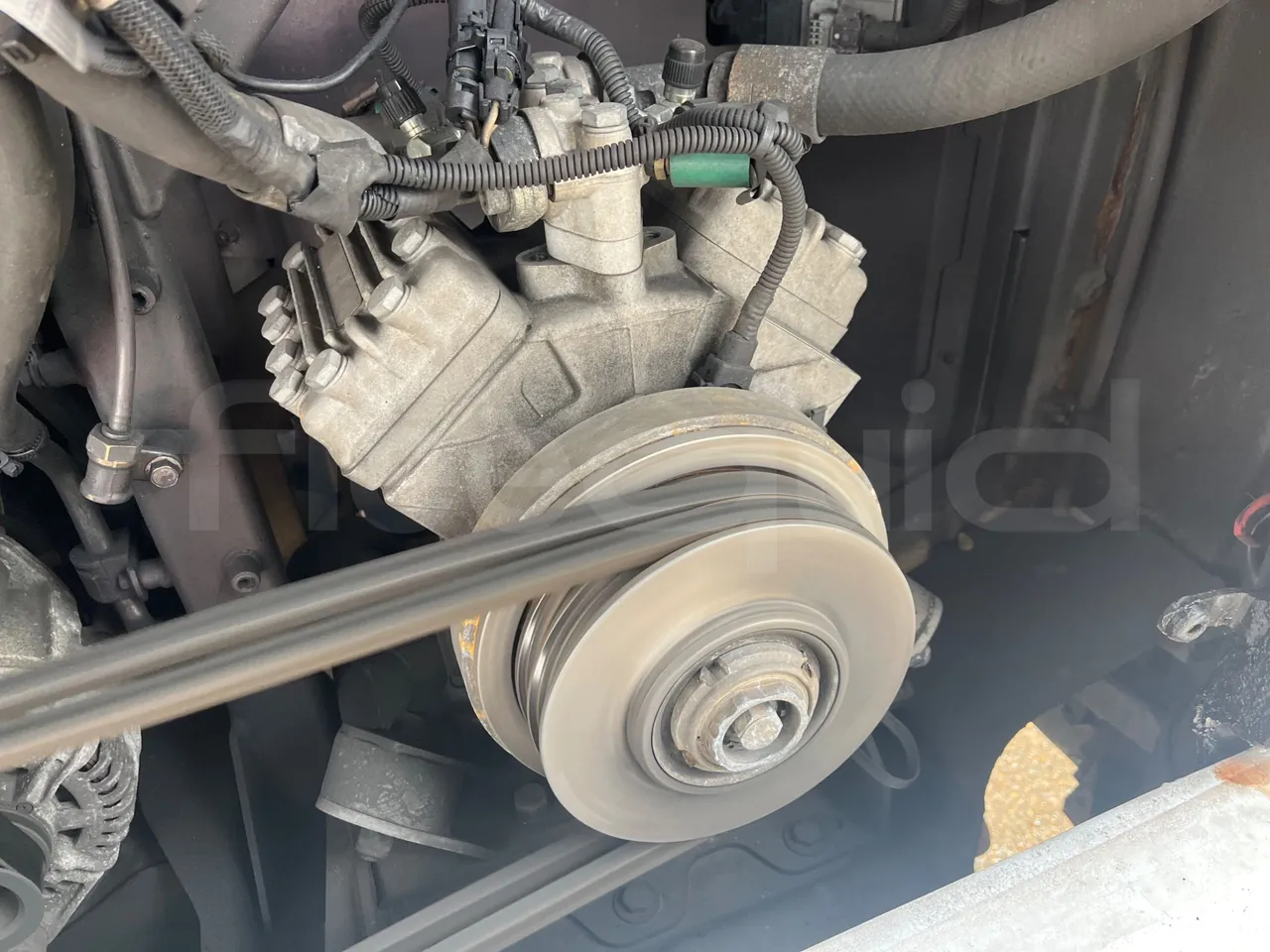 Volvo Beulas Glory B3RJ3C60C - Euro 6 - 345 kW - 14.600 mt - air conditioning compressor