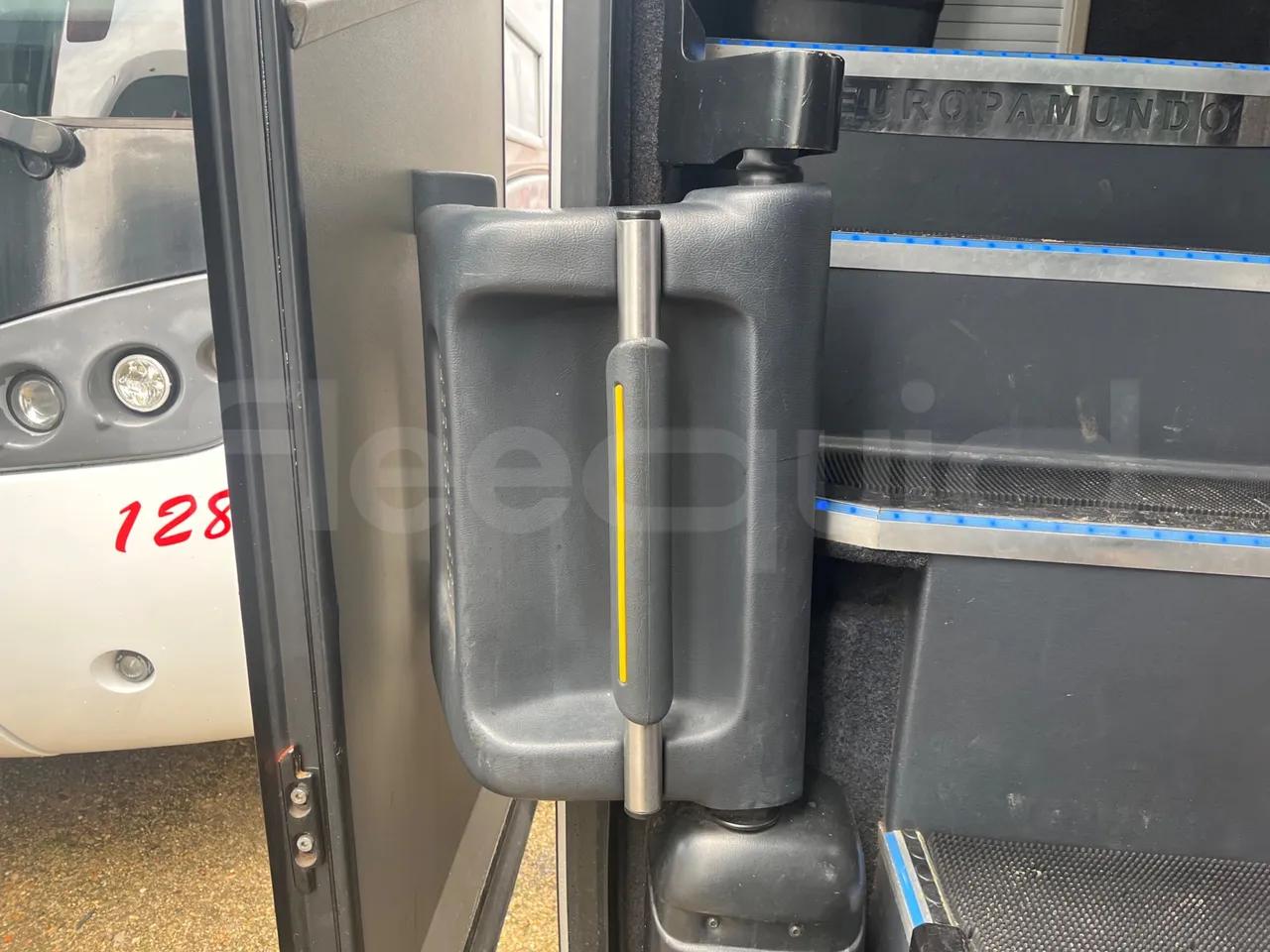 Volvo Beulas Glory B3RJ3C60C - Euro 6 - 345 kW - 14.600 mt - door mechanism photo