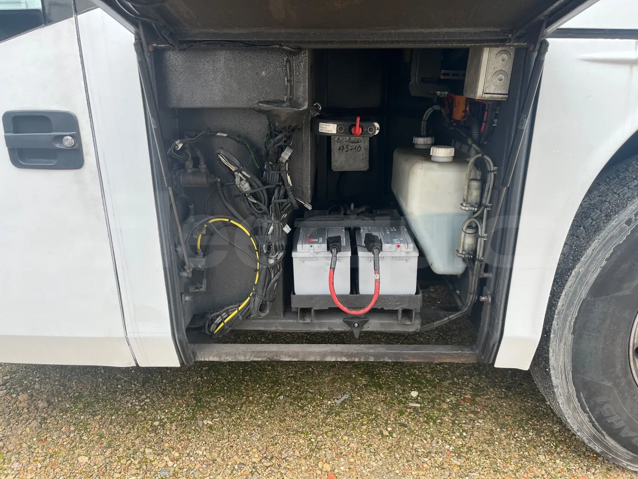 Volvo Beulas Glory B3RJ3C60C - Euro 6 - 345 kW - 14.600 mt - external compartments photo