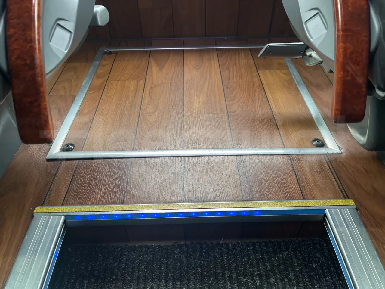 Volvo Beulas Glory B3RJ3C60C - Euro 6 - 345 kW - 14.600 mt - floor hatches photo