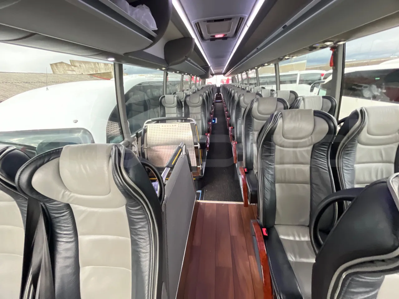 Volvo Beulas Glory B3RJ3C60C - Euro 6 - 345 kW - 14.600 mt - interior reverse seats driver height