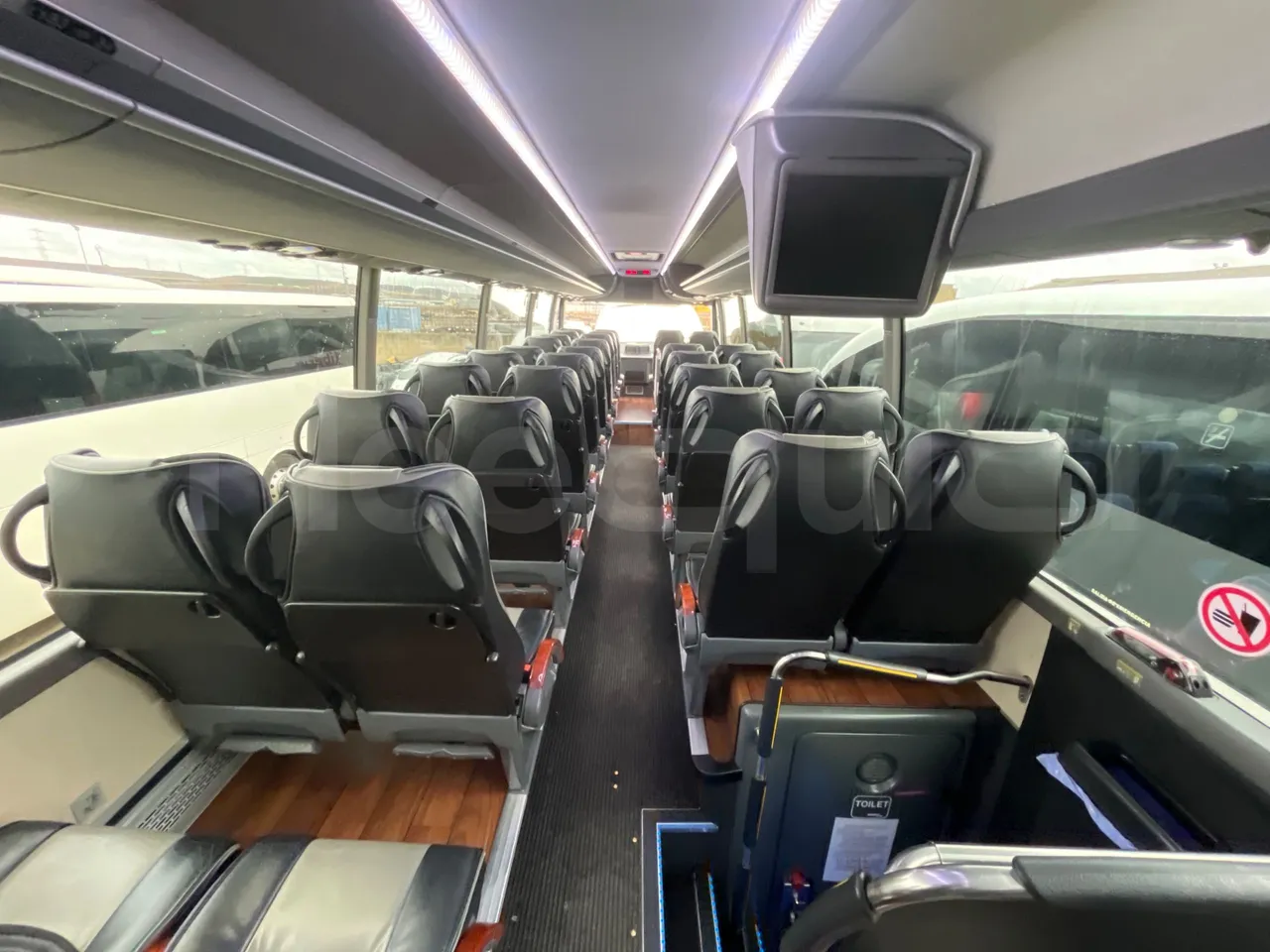 Volvo Beulas Glory B3RJ3C60C - Euro 6 - 345 kW - 14.600 mt - forward view middle aisle