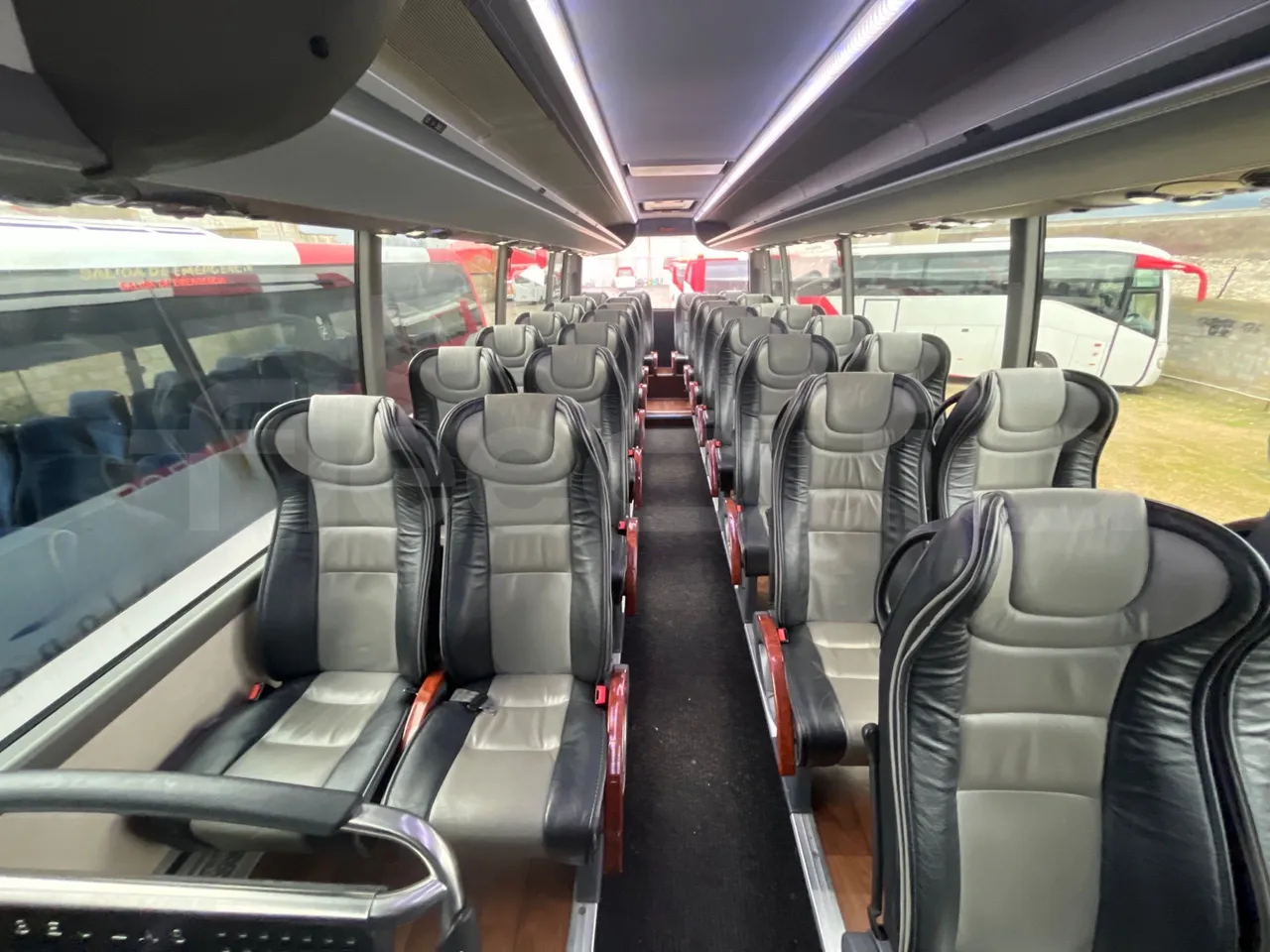 Volvo Beulas Glory B3RJ3C60C - Euro 6 - 345 kW - 14.600 mt - reverse view middle aisle