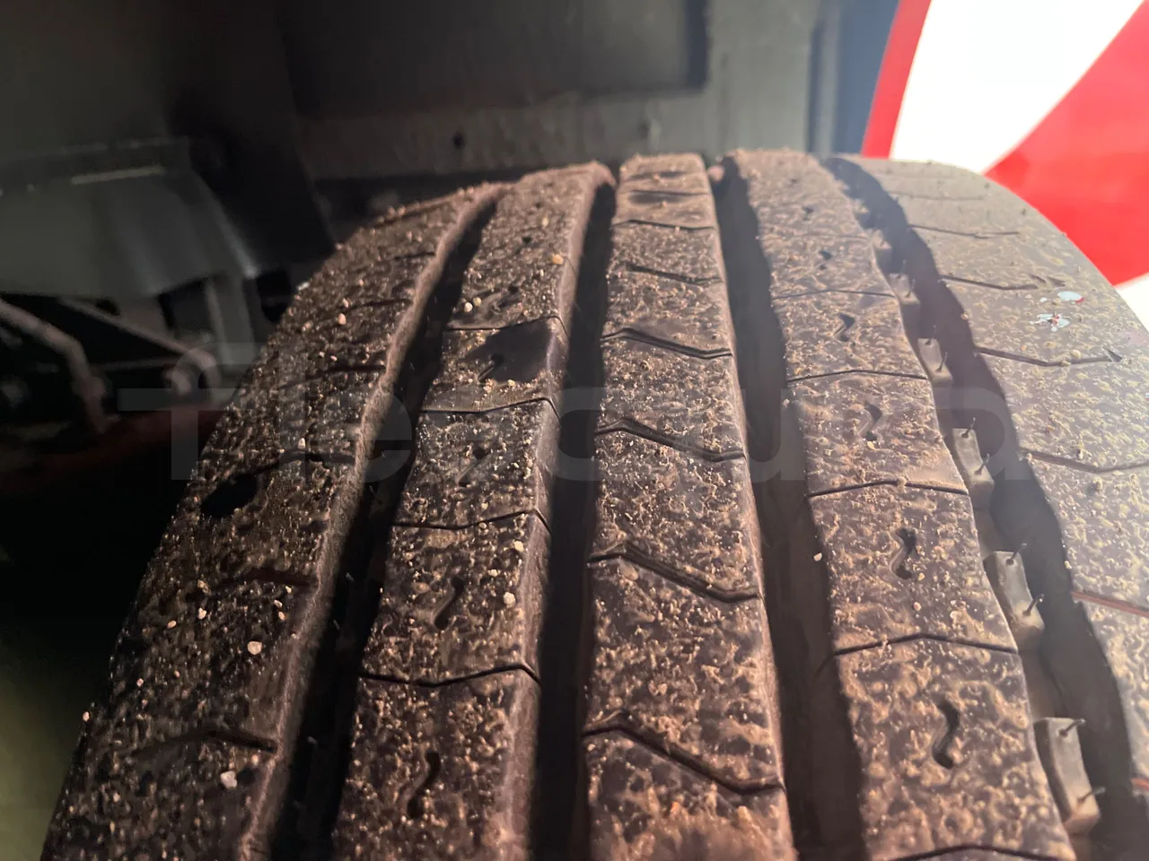 Volvo Beulas Glory B3RJ3C60C - Euro 6 - 345 kW - 14.600 mt - tread condition second axle tires right