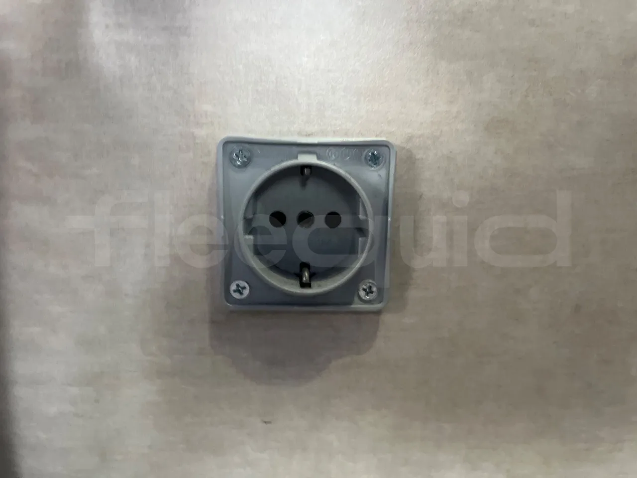 Volvo Beulas Glory B3RJ3C60C - Euro 6 - 345 kW - 14.600 mt - power outlets detail