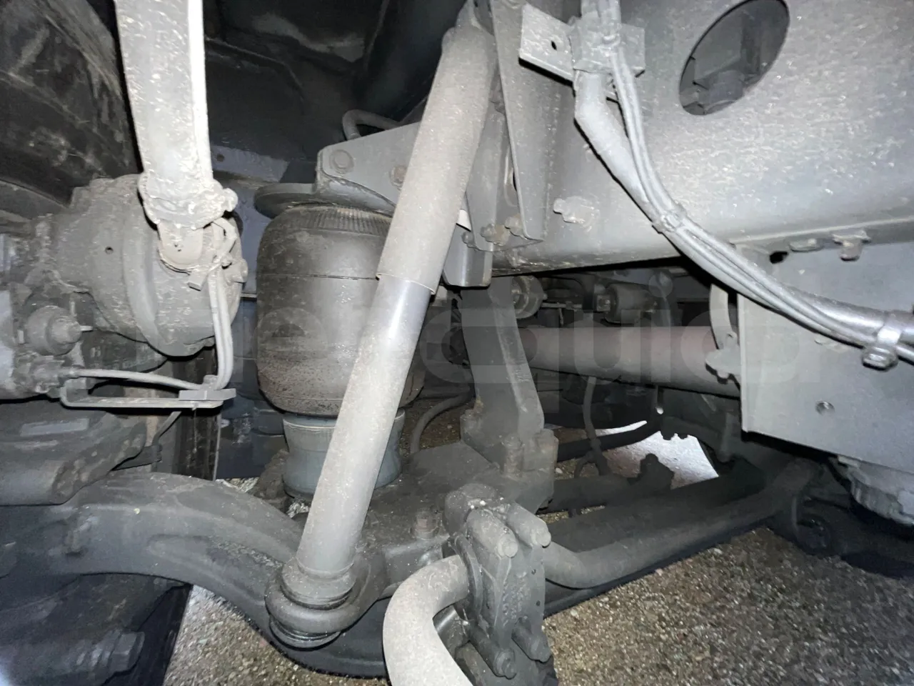 Volvo Beulas Glory B3RJ3C60C - Euro 6 - 345 kW - 14.600 mt - axel 3 shock absorbers 1 left