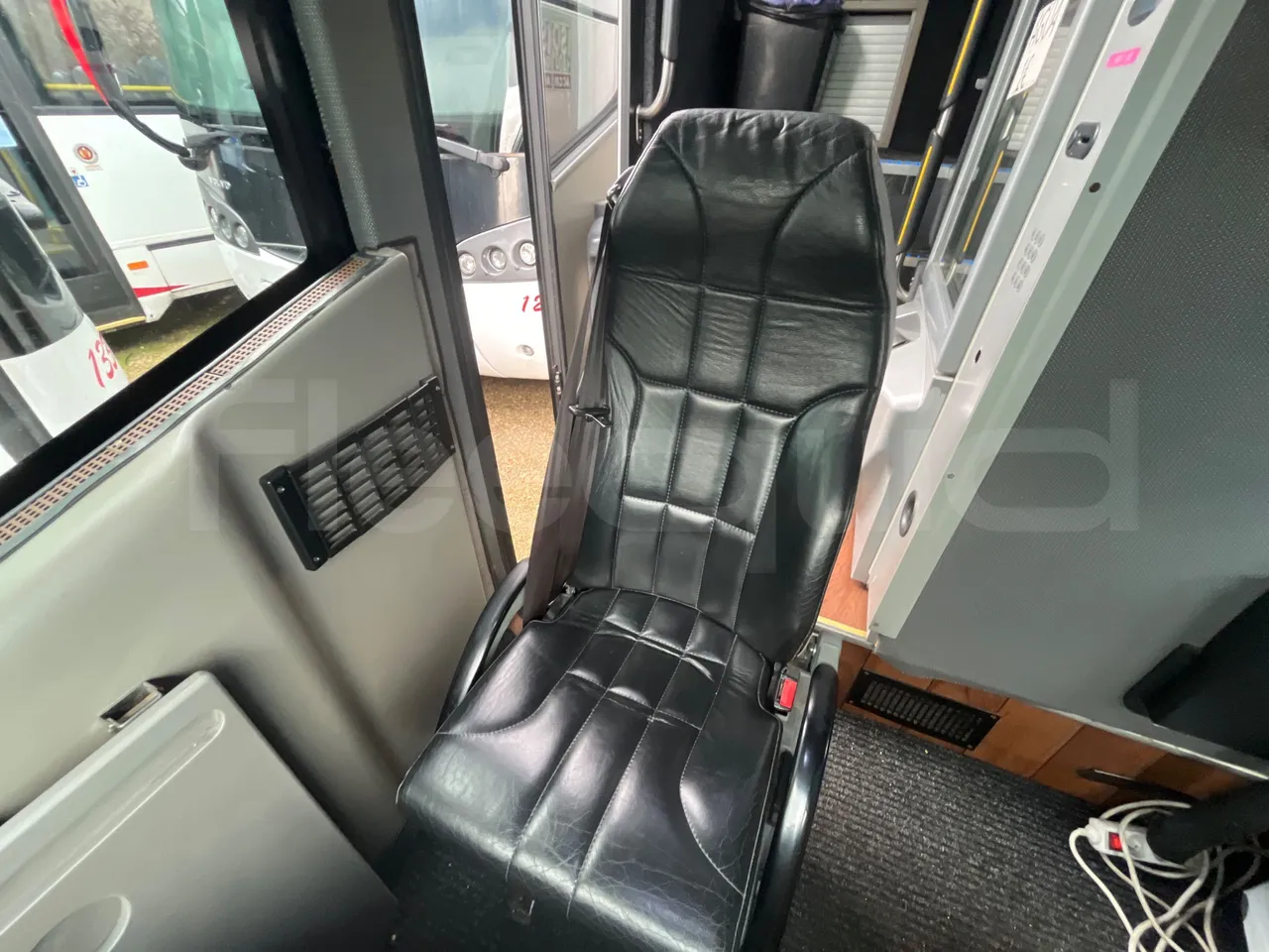 Volvo Beulas Glory B3RJ3C60C - Euro 6 - 345 kW - 14.600 mt - hostess seat photo