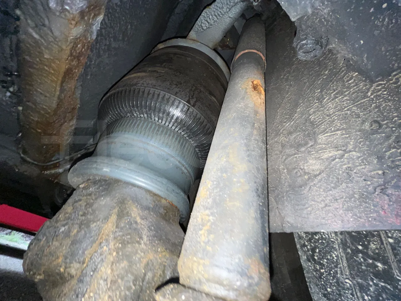 Volvo Beulas Glory B3RJ3C60C - Euro 6 - 345 kW - 14.600 mt - axle 2 shock absorbers 1 left